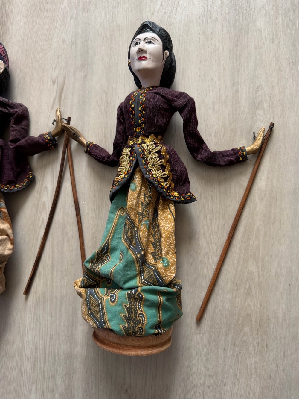 2 Vintage Asian Indonesian Pair Couple Marionette Rod Puppet Dolls - Picture 2 of 13